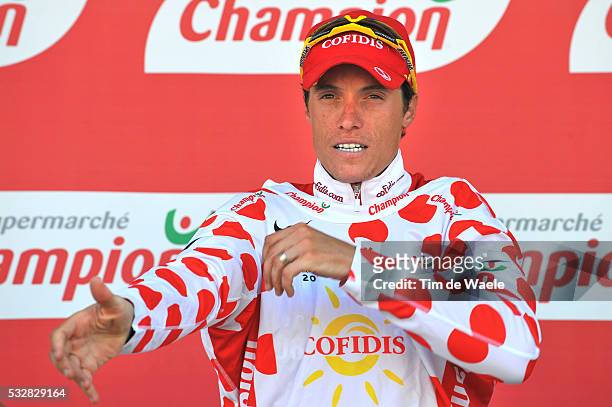 Sylvain Chavanel receivesthe polka dot mountain jersey after stage 6 of the 2008 Tour de France between Aigurande and Super-Besse.