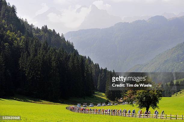 The pack during stage 1 of the 2008 Tour of Germany between Kitzbuhel and Hochfugen. | Location: Hichfugen, Germany.