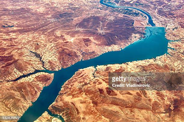 river dry mountains - euphrates river stockfoto's en -beelden