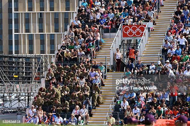 Londen Olympics / BMX Cycling : Men Illustration Illustratie / Public Publiek Spectators Fans Supporters / Soldiers Soldats Soldaat / Tribune Stands...