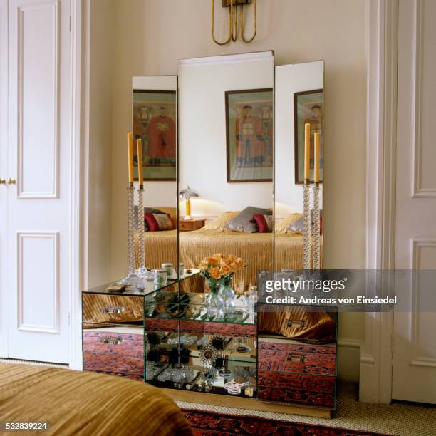arts and crafts london apartment - 1940s bedroom stock pictures, royalty-free photos & images