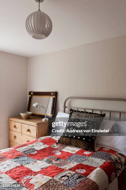 london home of quilt maker cassandra ellis - quilt imagens e fotografias de stock