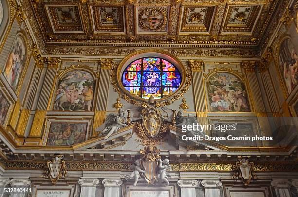 santa maria maggiore, interior details - trastevere ストックフォトと画像