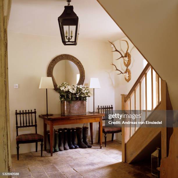 traditionally furnished victorian cottage - victorian interior stock pictures, royalty-free photos & images