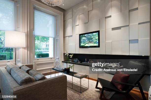city business apartment, london - tapparelle foto e immagini stock