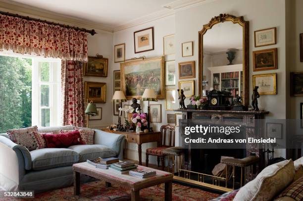 country estate in wales - antiek stockfoto's en -beelden