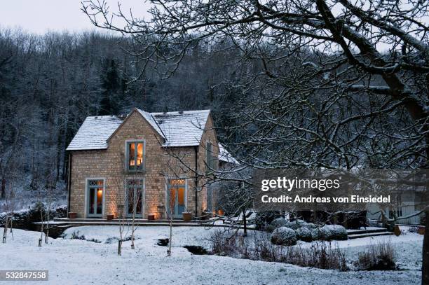 christmas at keepers cottage - english cottage stock pictures, royalty-free photos & images