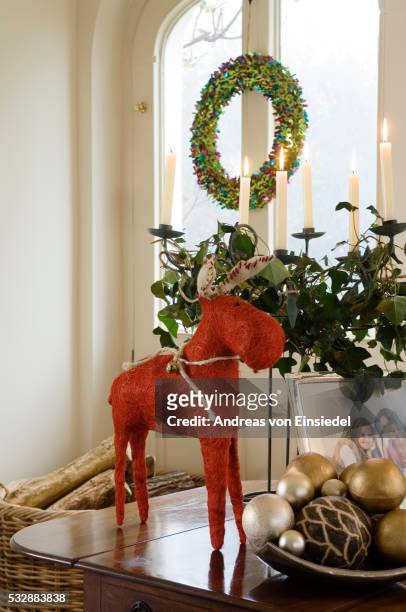 19th century farmhouse conversion decorated for christmas - christmas ivy stock pictures, royalty-free photos & images