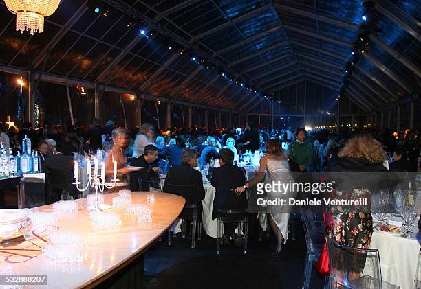 Mostra internazionale D'arte Cinematografica di Venezia. Cena di gala sulla spiaggia del Hotel EXCELSIOR Scarlett Johansson al tavolo con il...