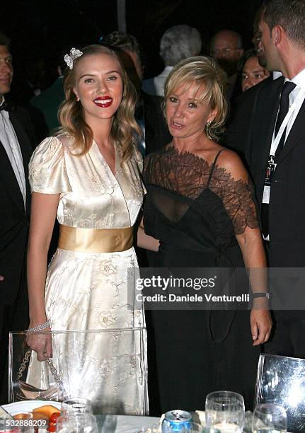 Mostra internazionale D'arte Cinematografica di Venezia. Cena di gala sulla spiaggia del Hotel EXCELSIOR Scarlett Johansson e Alberta Ferretti