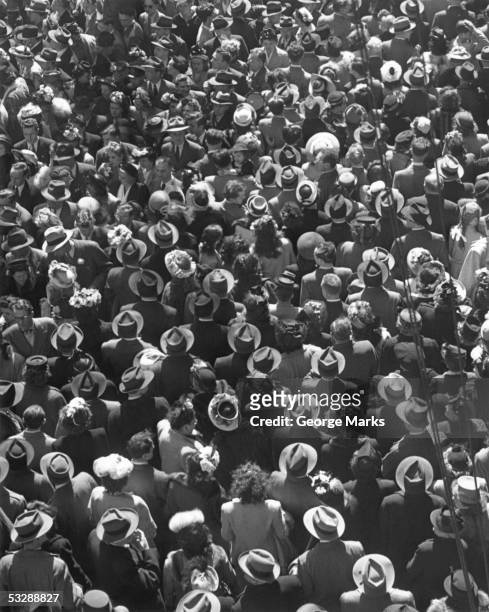 crowd of people - 1950s man stockfoto's en -beelden