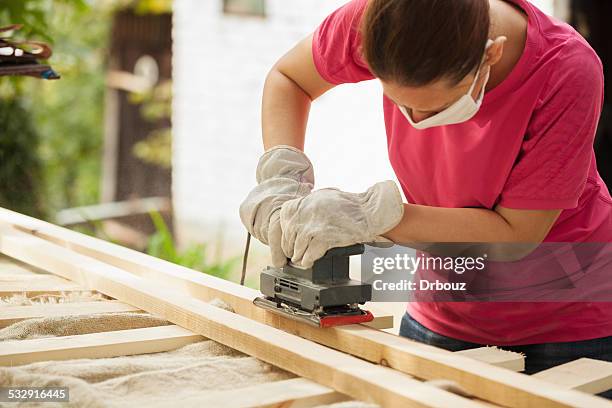 diy - woman polishing plank with sanding machine - sandpapper bildbanksfoton och bilder
