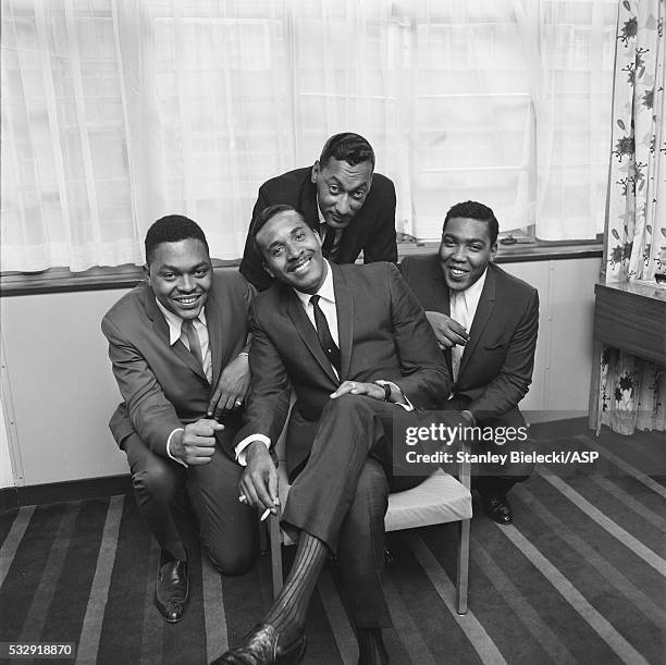 The Four Tops pose for a group portrait in London, circa 1965. L-R Renaldo Obie Benson, Levi Stubbs, Abdul Duke Fakir, Lawrence Payton.