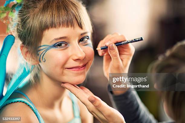 little girl face painted - kinder schminken stockfoto's en -beelden