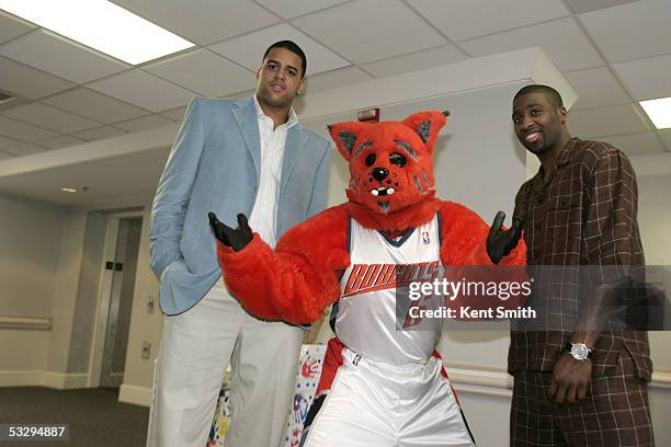 Draft picks Sean May and Raymond Felton of the Charlotte Bobcats pose with Mascot Rufus Lynx at the Bobcats Post Draft Press Conference on June 29,...