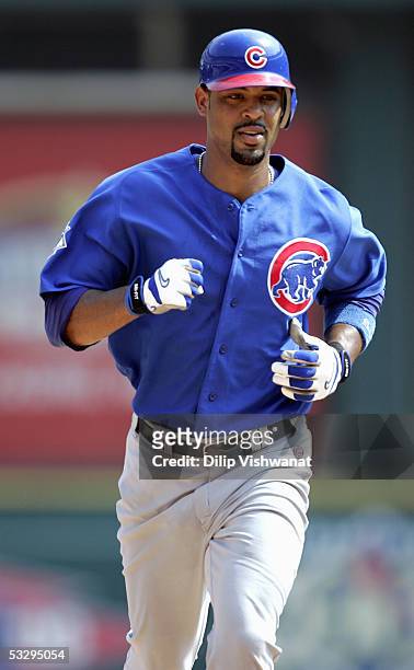 Derrek Lee of the Chicago Cubs runs the bases during the game with the with the St. Louis Cardinals on July 23, 2005 at Busch Stadium in St. Louis,...