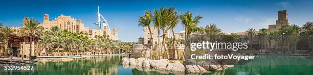 dubai palm trees lagoon hotels and restaurants burj panorama uae - madinat jumeirah hotel stock pictures, royalty-free photos & images