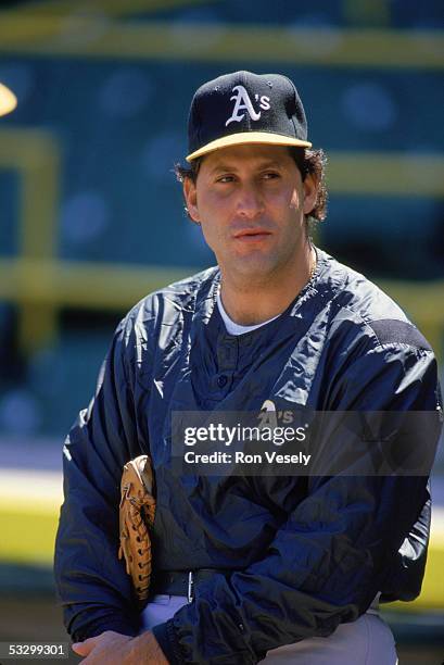 Ron Hassey of the Oakland Athletics poses for a portrait during the 1989 MLB season. Ron Hassey played for the Athletics from 1988-1990.