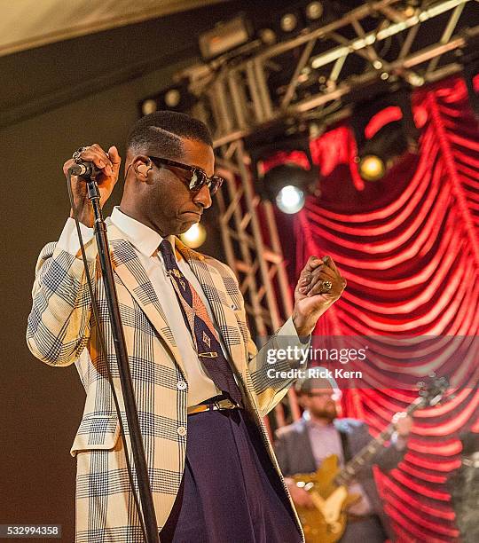 352 Leon Bridges In Concert Austin Tx Stock Photos, High-Res Pictures