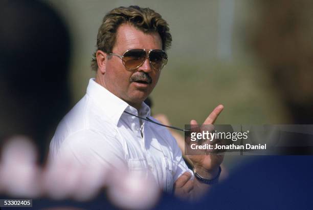 Head coach Mike Ditka of the Chicago Bears instructs his players during Training Camp in August 1985 at the University of Wisconsin-Platteville in...