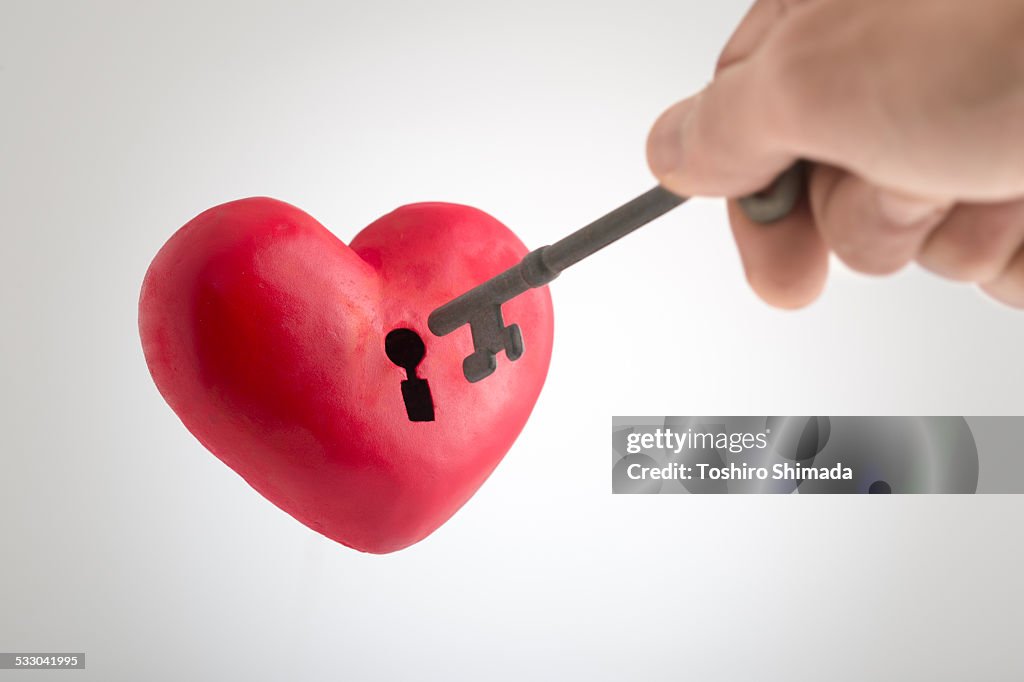 Inserting key to he heart shape object