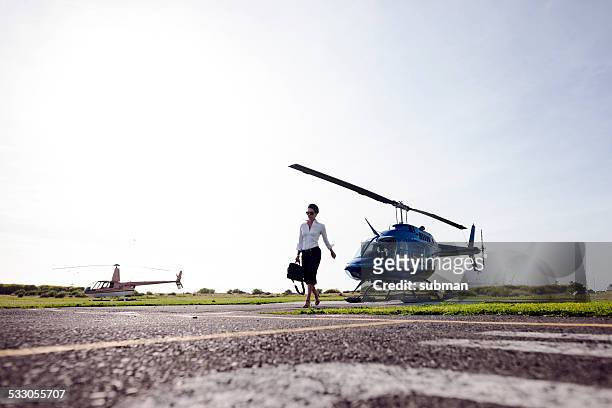 confident & successful - helikopterplatform stockfoto's en -beelden