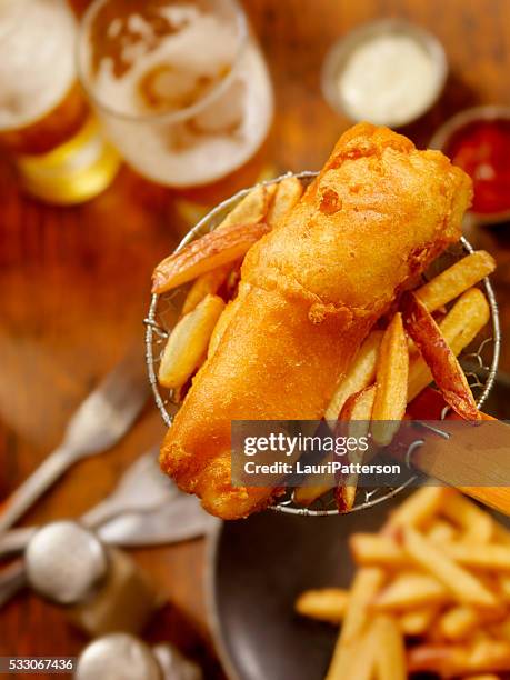 beer battered fish and chips - tartar sauce stock pictures, royalty-free photos & images