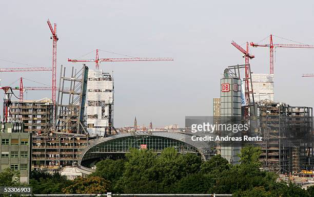 Two main structural components are assembled over the Lehrter Bahnhof railway station, which is under construction, July 29, 2005 in the capital's...