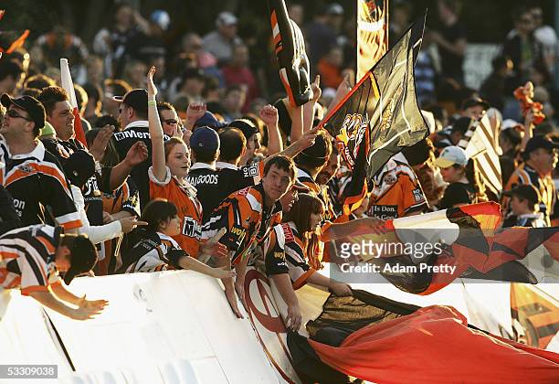 nrl rd 21 - sharks v west tigers - rugby league fans stock pictures, royalty-free photos & images