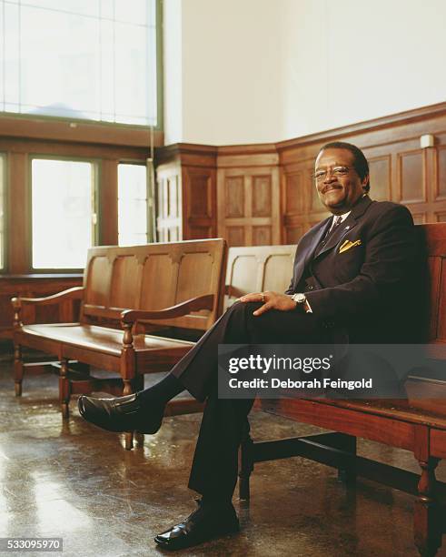 Deborah Feingold/Corbis via Getty Images) Attorney Johnnie Cochran in Courtroom