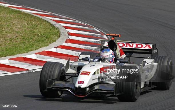 English BAR-Honda driver Jenson Button steers his car on the Hungaroring racetrack during the Hungarish Grand Prix, 31 July 2005 in Budapest,...