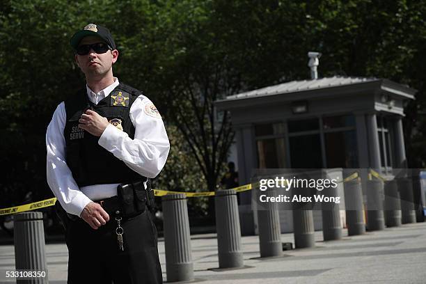 Secret Service Operator Secret Service Uniform Division Photos and Premium High Res Pictures ...