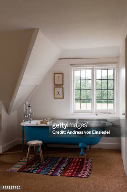 16th century sussex cottage known as 'the folly' - bath mat stock pictures, royalty-free photos & images