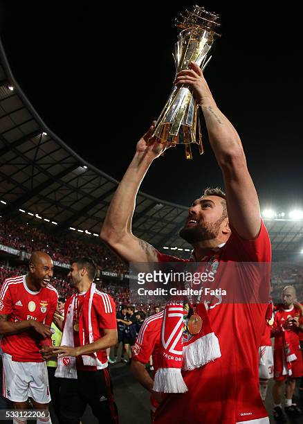Benfica's defender from Brazil Jardel celebrates with trophy after winning the Portuguese League Cup Title at the end of the Taca CTT Final match...