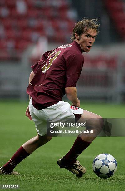 Aleksander Hleb of Arsenal during the LG Amsterdam Tournament friendly match between Arsenal and FC Porto at The Amsterdam Arena on July 31, 2005 in...