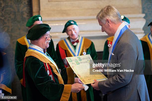 - Le Roi Philippe reçoit en audience une délégation de la Confrérie du Maitrank d'Arlon. La tradition veut que tous les cinq ans, ce soit le Roi qui...