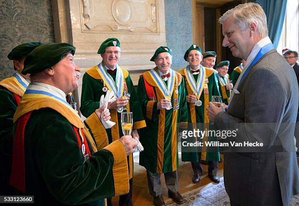 - Le Roi Philippe reçoit en audience une délégation de la Confrérie du Maitrank d'Arlon. La tradition veut que tous les cinq ans, ce soit le Roi qui...
