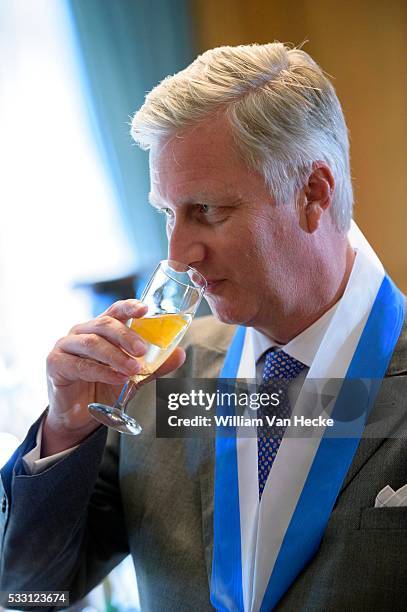 - Le Roi Philippe reçoit en audience une délégation de la Confrérie du Maitrank d'Arlon. La tradition veut que tous les cinq ans, ce soit le Roi qui...