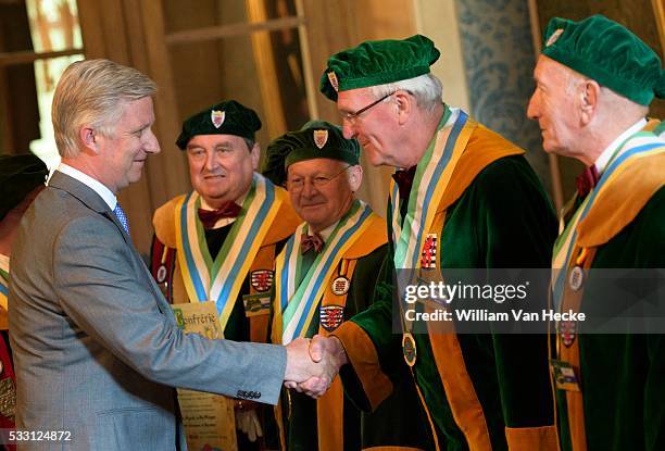 - Le Roi Philippe reçoit en audience une délégation de la Confrérie du Maitrank d'Arlon. La tradition veut que tous les cinq ans, ce soit le Roi qui...