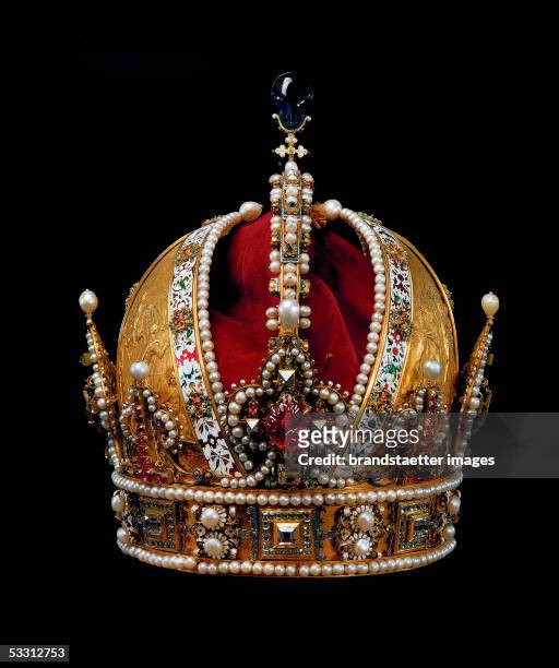 Austrian imperial crown, produced by Jan Vermeyen in Prague in 1602 as a personal crown for Emperor Rudolpf II. 1602. [Oesterreichische Kaiserkrone,...