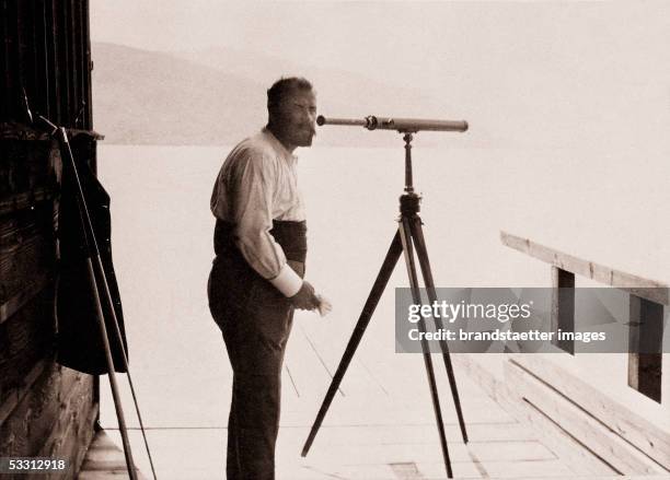 Gustav Klimt during a regatta with his long-glass at the patio of the boathouse of the villa Paulick in Seewalchen at the Attersee lake. Photography,...