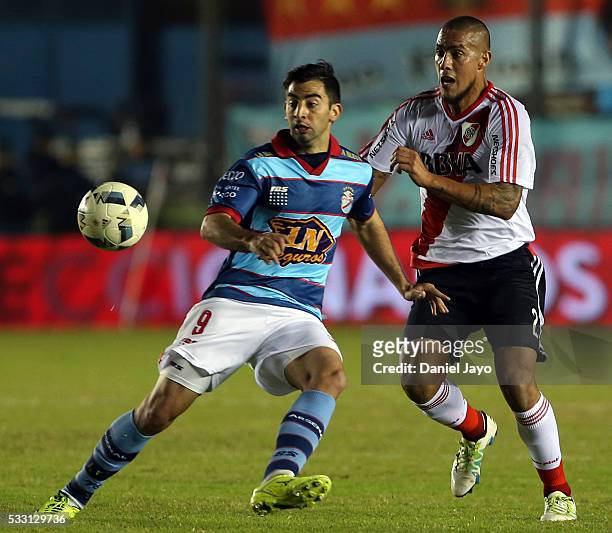 Jonatan Maidana, of River Plate, and Juan Sanchez Sotelo, of Arsenal FC, fight for the ball during a match between Arsenal FC and River Plate as part...
