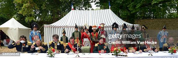 - Bicentenaire de la Bataille de Waterloo: dernier repas de Napoléon - 200ste verjaardag van de Slag bij Waterloo: reconstructie van laast maaltijd...
