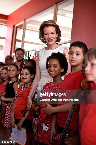 - La Reine Mathilde assiste à la remise du Prix Fédéral de Lutte contre la Pauvreté 2015 au CPAS de Saint-Gilles. Ce prix annuel vise à offrir une...
