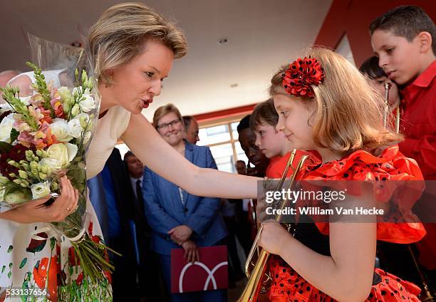 - La Reine Mathilde assiste à la remise du Prix Fédéral de Lutte contre la Pauvreté 2015 au CPAS de Saint-Gilles. Ce prix annuel vise à offrir une...