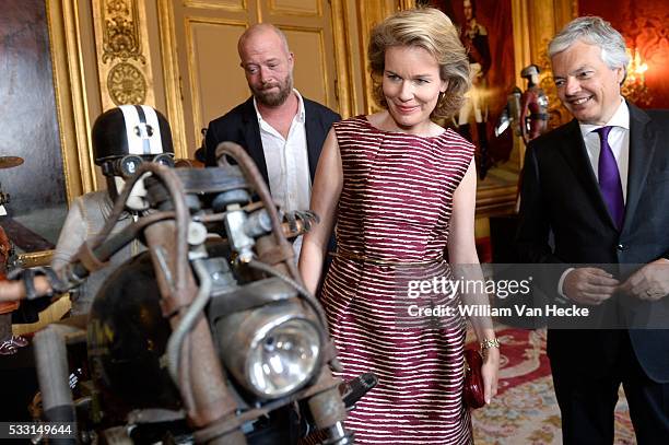 - La Reine Mathilde visite l'exposition "@yourservice"au Palais d'Egmont. Cette exposition est organisée par le SPF Affaires étrangères à l'occasion...