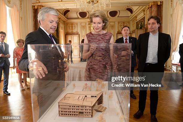 - La Reine Mathilde visite l'exposition "@yourservice"au Palais d'Egmont. Cette exposition est organisée par le SPF Affaires étrangères à l'occasion...