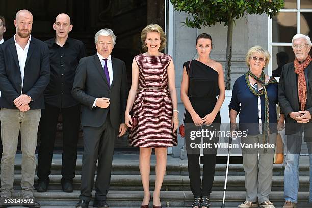 - La Reine Mathilde visite l'exposition "@yourservice"au Palais d'Egmont. Cette exposition est organisée par le SPF Affaires étrangères à l'occasion...