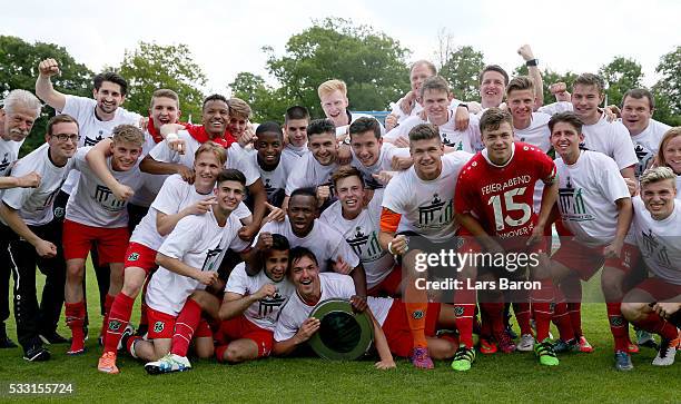 Maurice Springfeld of Hannover and his team mates celebrate with the trophy after winning the DFB Juniors Cup Final 2016 between Hertha BSC U19 and...