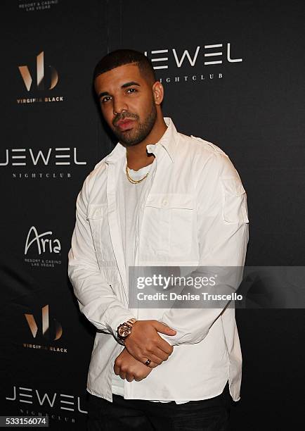 Drake arrives at JEWEL Nightclub opening weekend at ARIA Resort & Casino on May 21, 2016 in Las Vegas, Nevada.